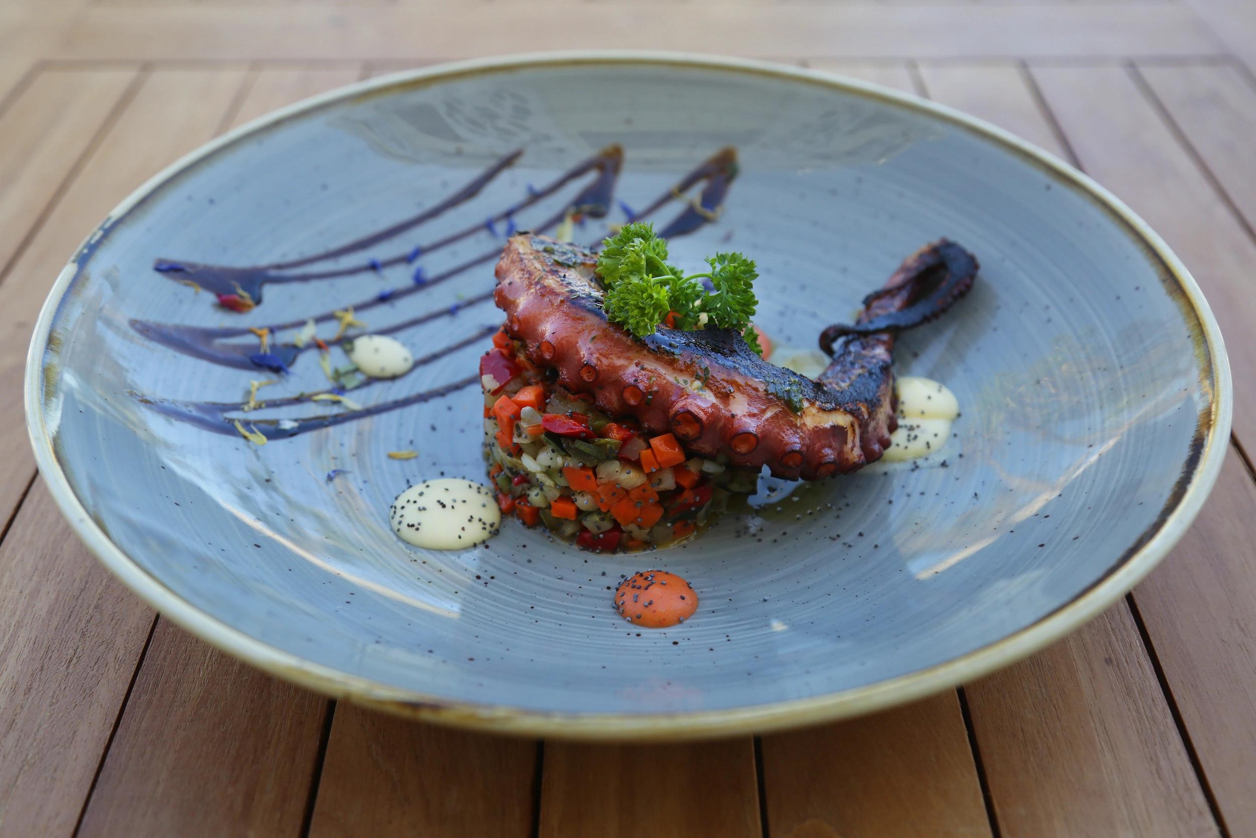 Légumes méditerranéeens au restaurant de l'hôtel 3 étoiles San Lucianu 