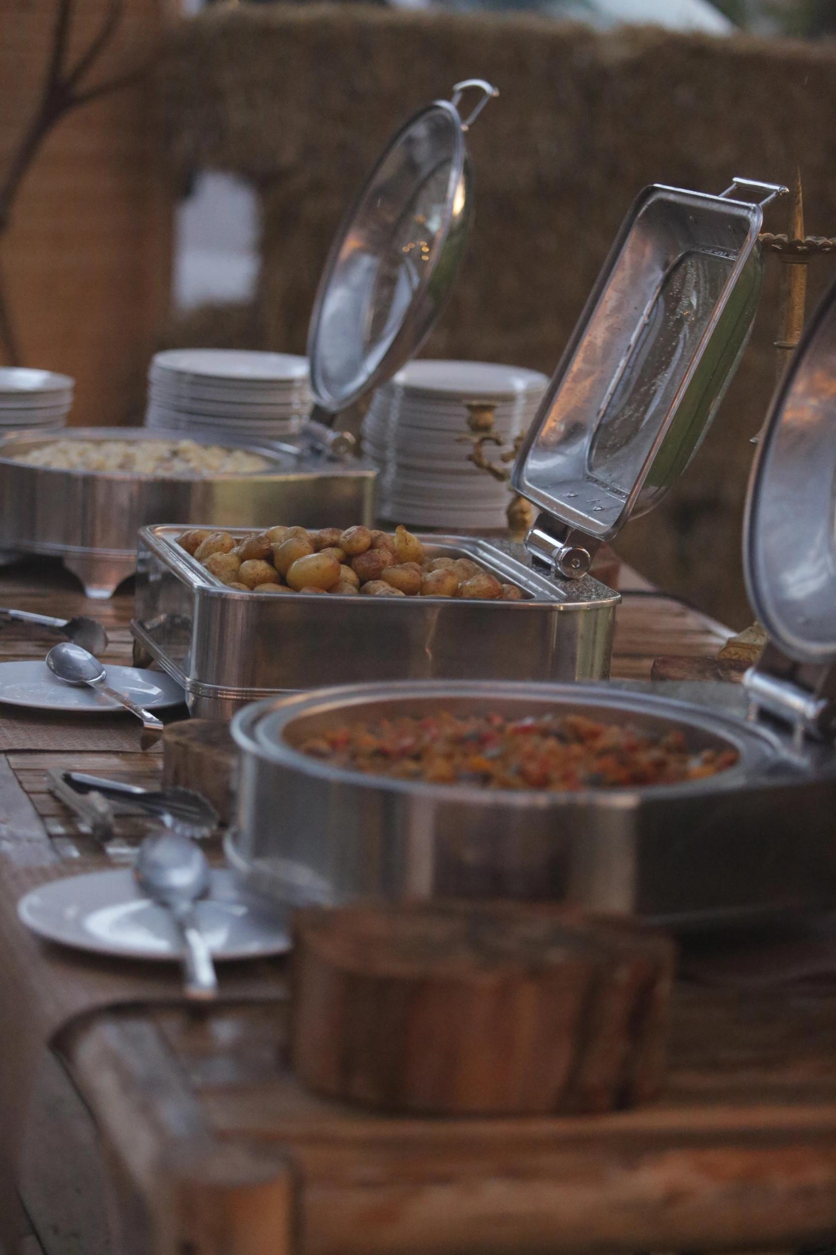 Buffet traiteur composé de cuisine corse à l'hôtel 3 étoiles San Lucianu à Moriani plage 