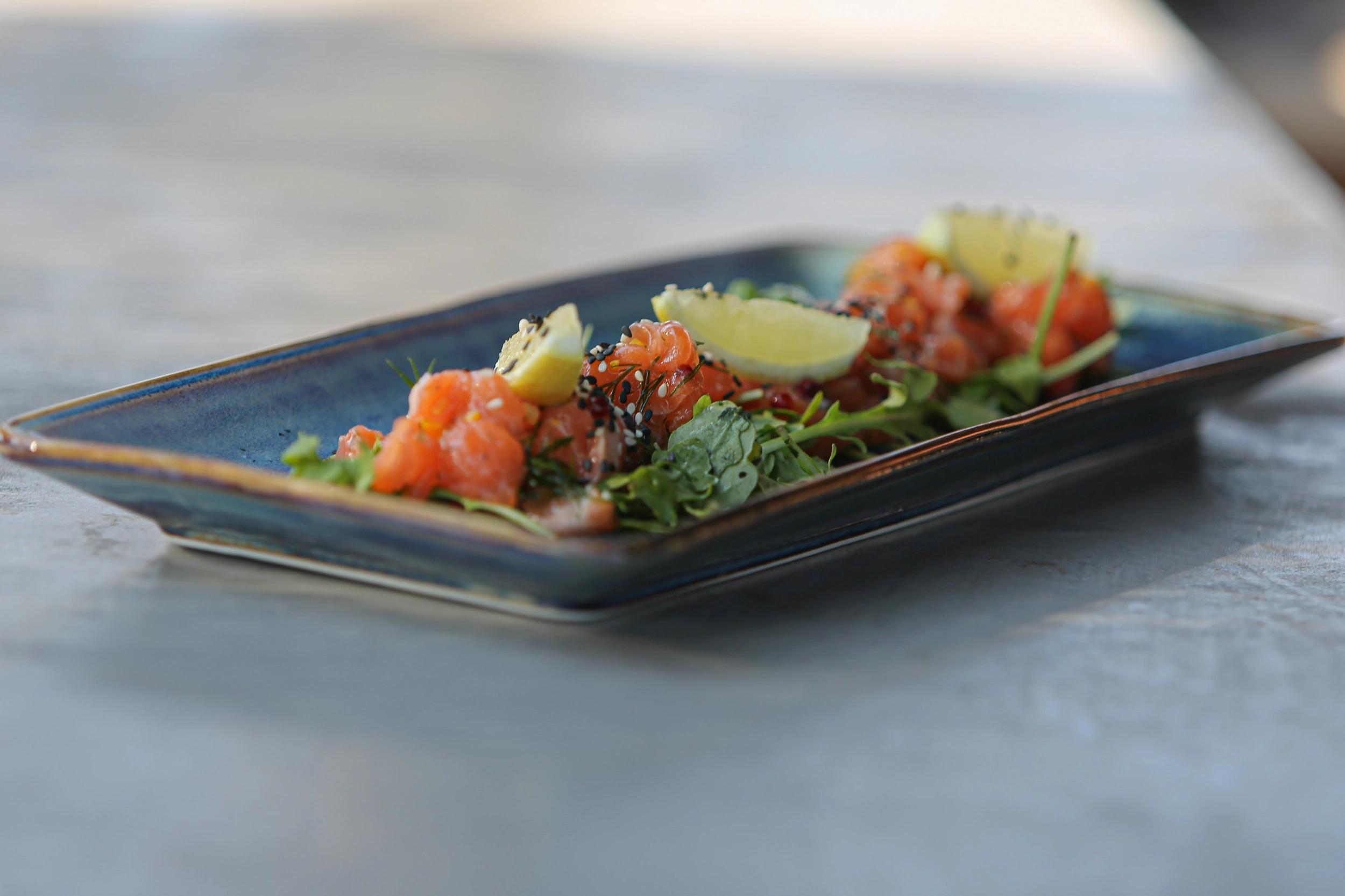 Entrée préparée avec des produits locaux au restaurant de l'hôtel San Lucianu