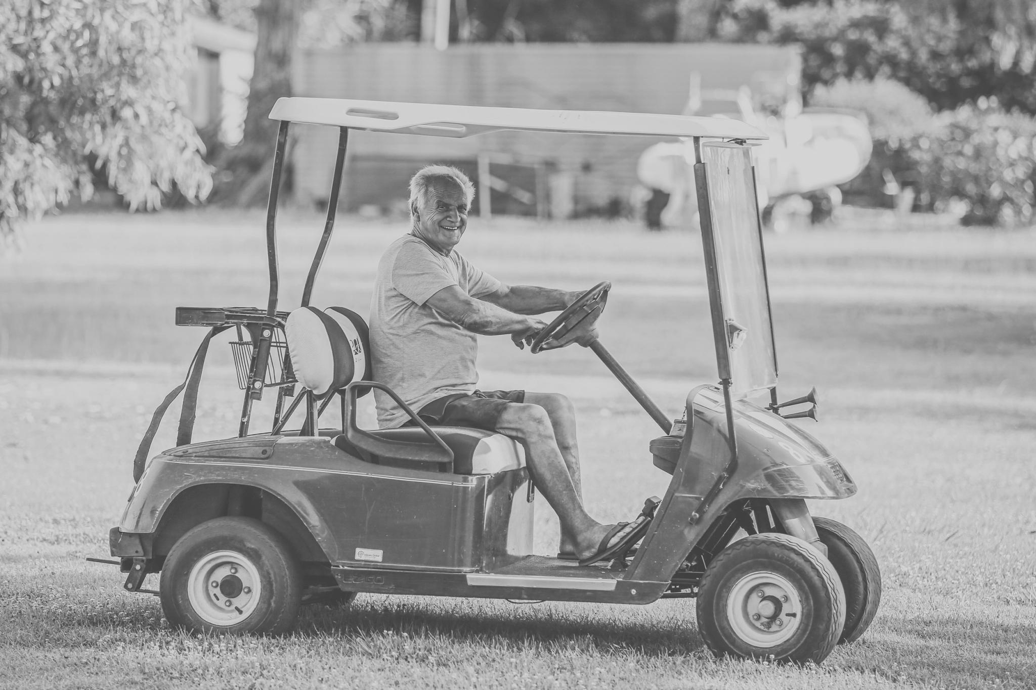 Voiturette utilisée dans les jardins de l'hôtel 4 étoiles San Lucianu à Moriani plage 