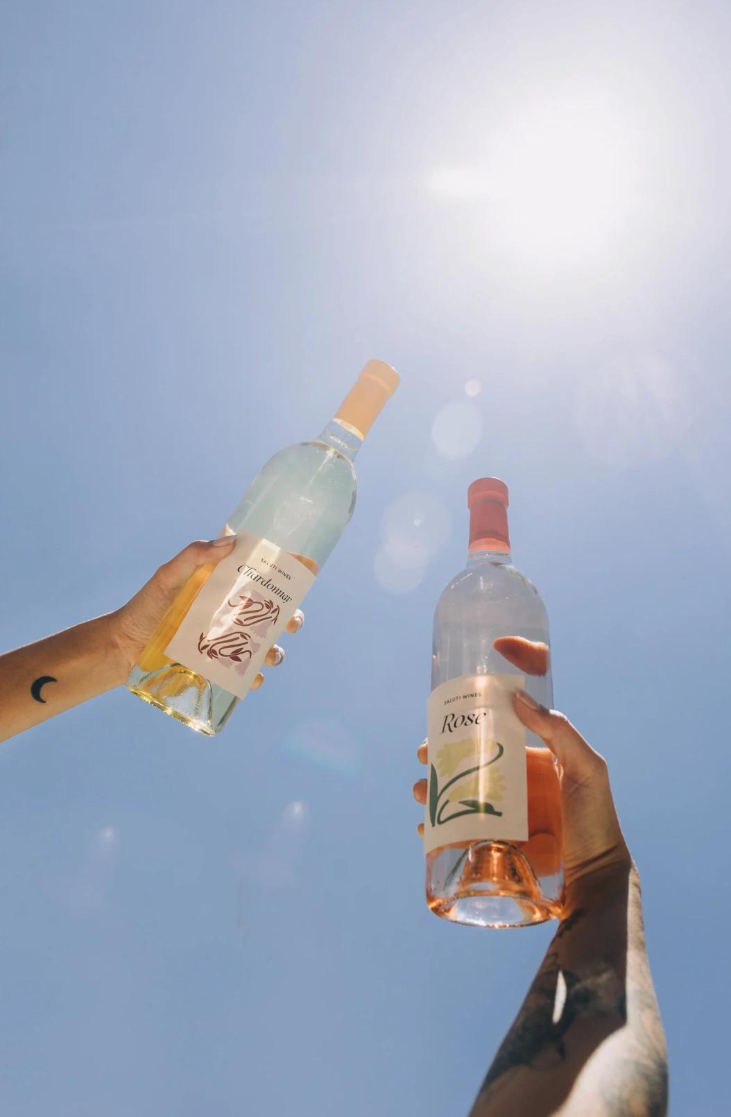 Dégustation de vin corse sous le soleil de Moriani plage à proximité de l'hôtel San Lucianu