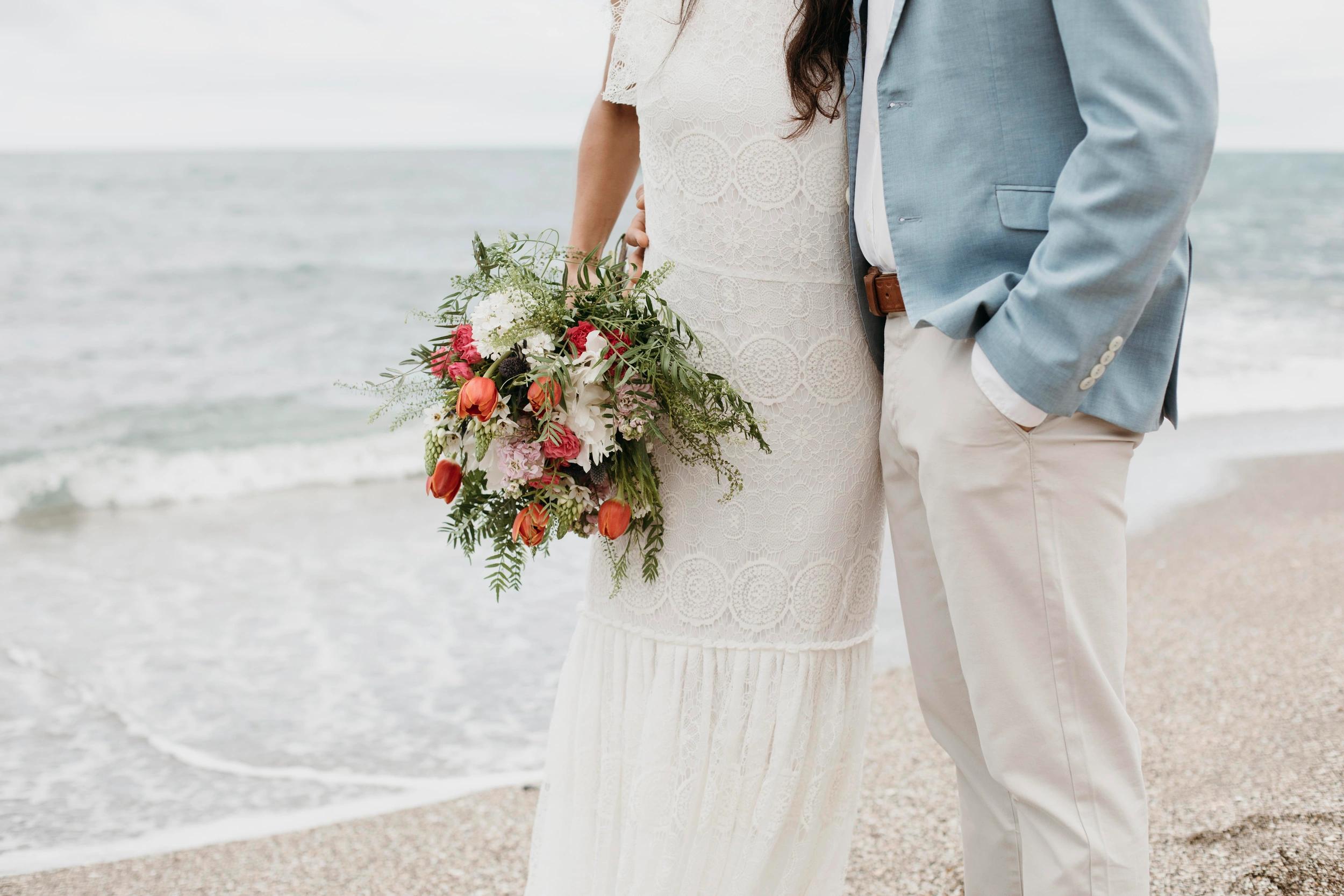 Cérémonie de mariage de la plage de l'hôtel San Lucianu à Moriani plage 