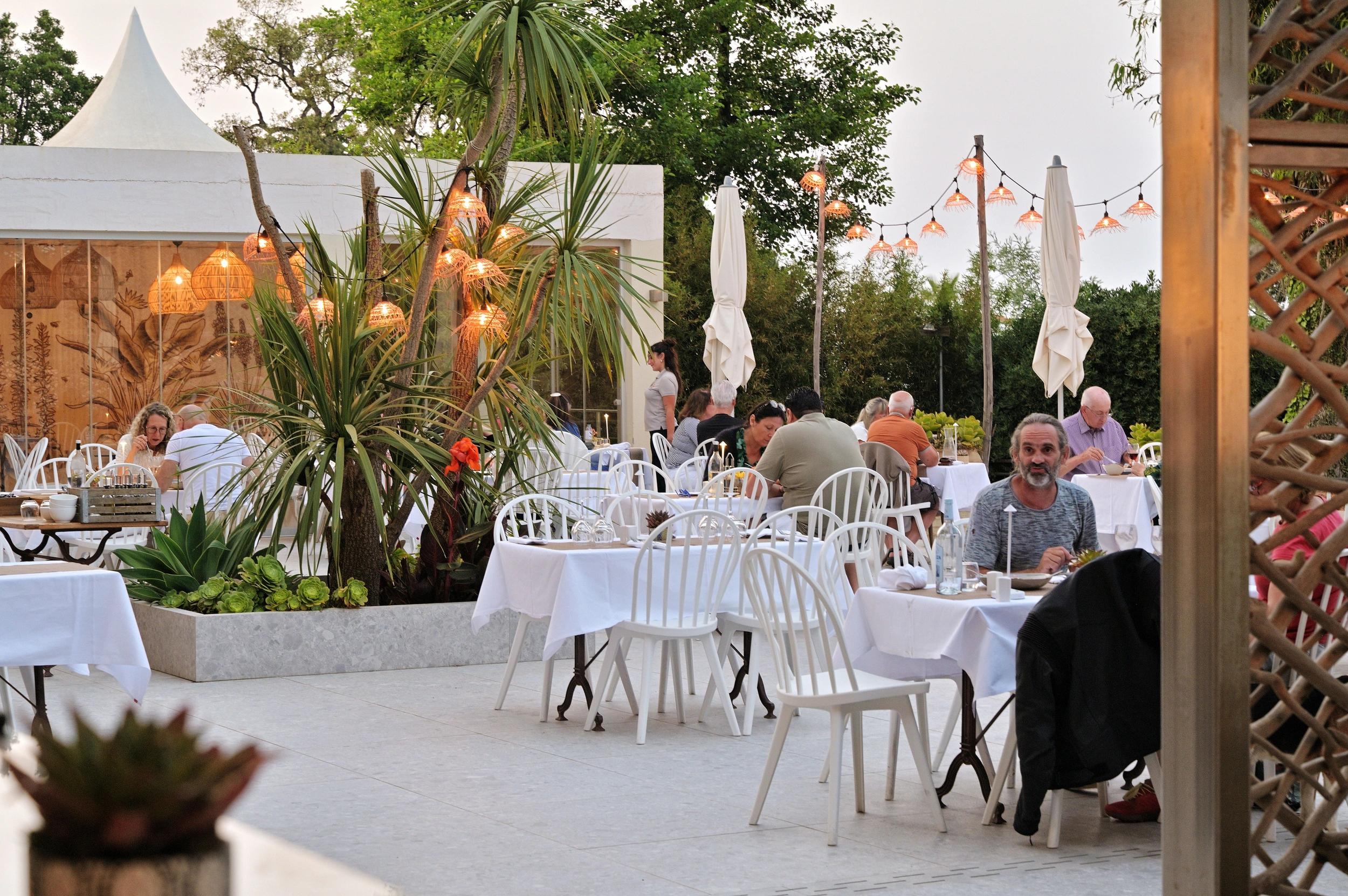 Terrasse du restaurant A Muredda à l'hôtel en bord de mer San Lucianu 