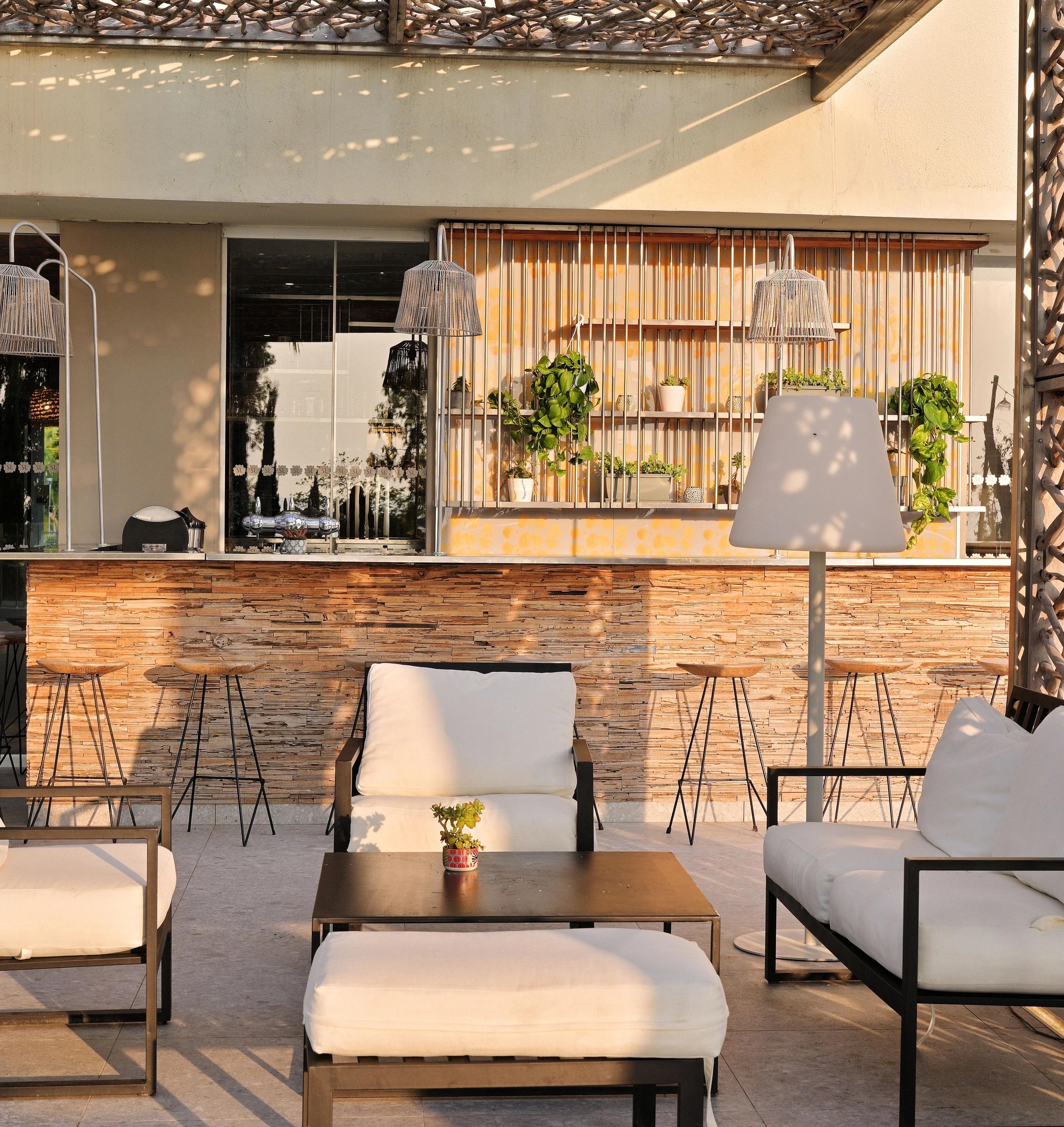 Bar en pierre du restaurant A Muredda à l'hôtel San Lucianu en Haute-Corse