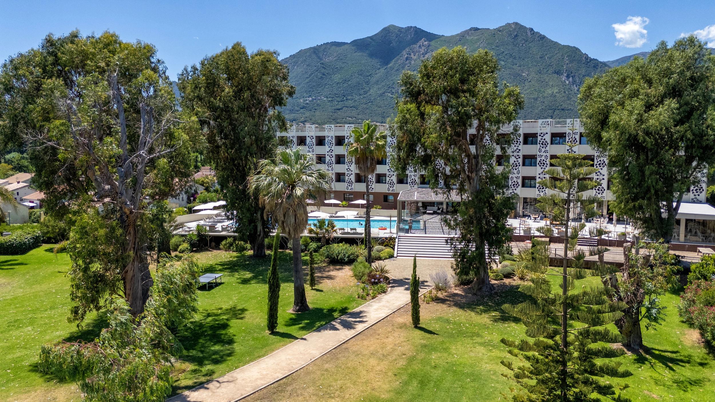 Vue sur l'hôtel San Lucianu 3 étoiles à Moriani plage